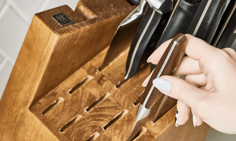 How to Clean a Knife Block: Effective Tips and Techniques